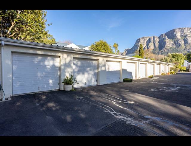 2 BEDROOM APARTMENT TO LET IN NEWLANDS
